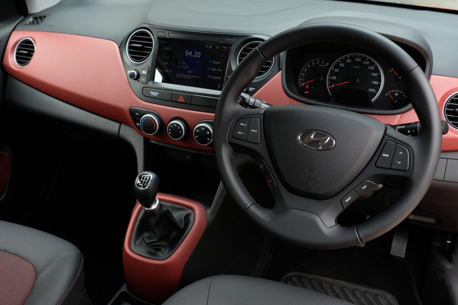 Торпедо Hyundai Grand i10 2017 года  (ZA) (фото 14 из 19)